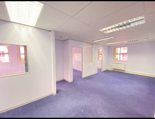 310M² OFFICE TO LET IN KENILWORTH